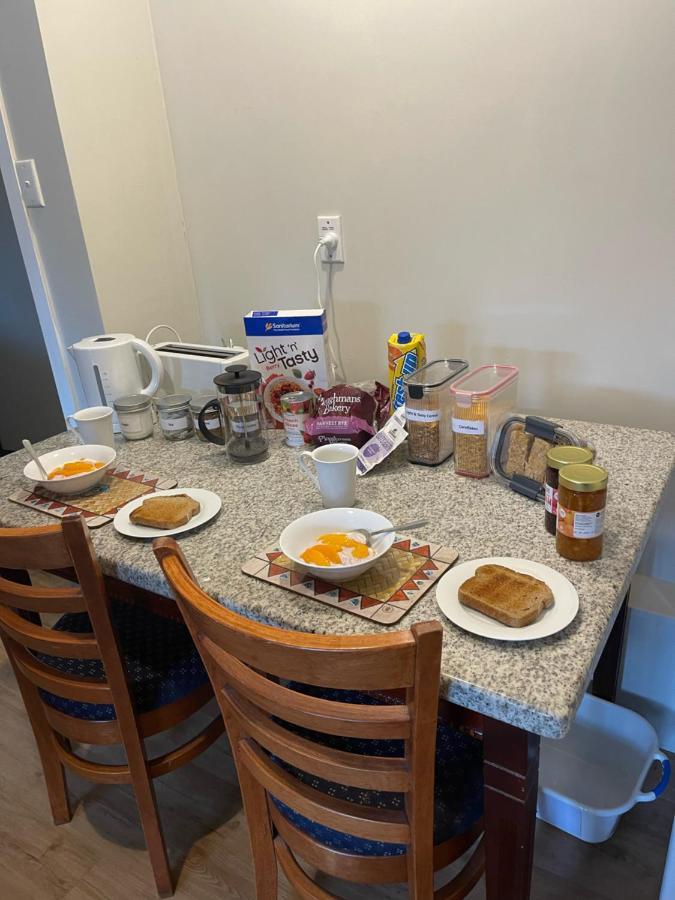 Swanson-Waitakere Stay In Scenic Sunrise โอ๊คแลนด์ ภายนอก รูปภาพ